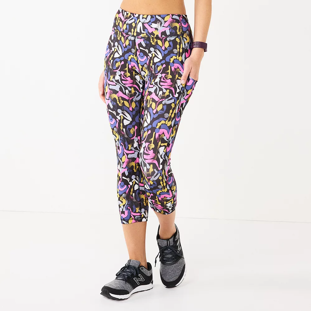Petite Tek GearĀ® Core High-Waisted Capri Leggings - Image 7